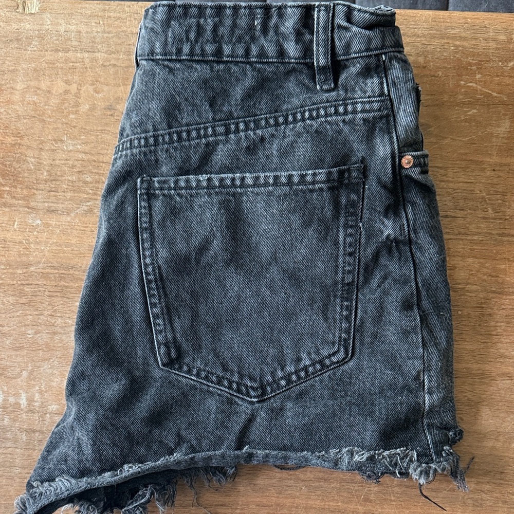 Zara Black High-Rise Button-Front Denim shorts